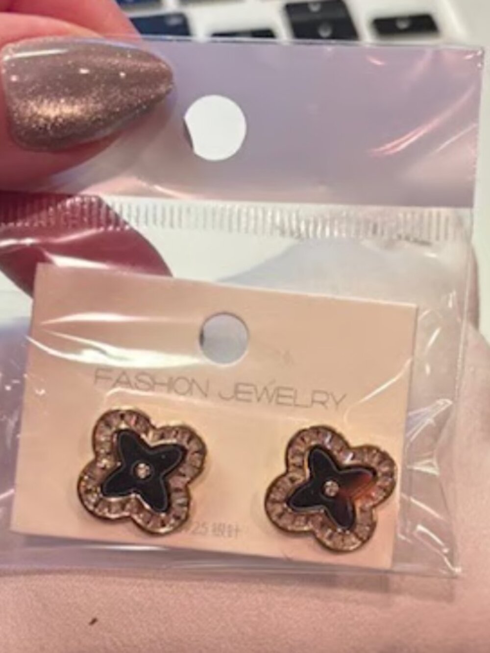 Black Clover Gold Plating Stud Earrings